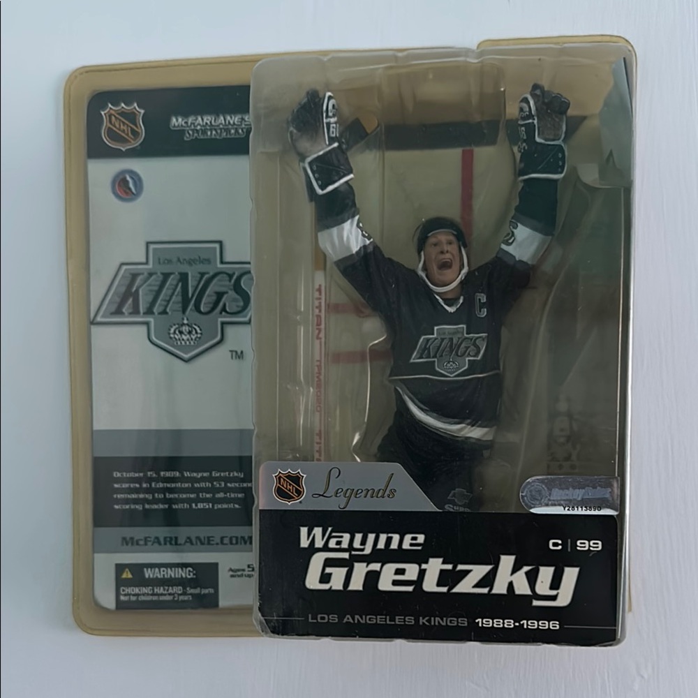 Wayne Gretzky Los Angeles Kings Figure - Black and White